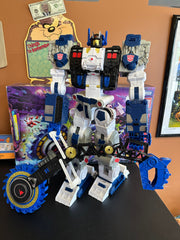 Hasbro Transformers Legacy Cybertron Universe Metroplex with Box Preowned